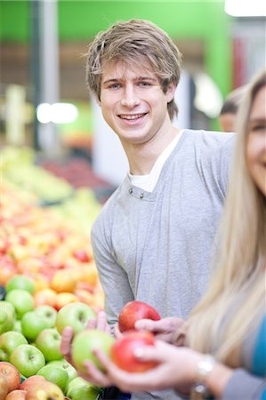 stocks - Young couple with apples in indoor market Stock Photo - Premium Royalty-Free, Code: 649-07064033