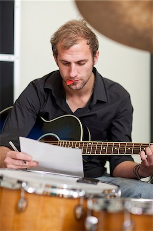 estudio de grabación - Young musician making notes Foto de stock - Sin royalties Premium, Código: 649-07064127