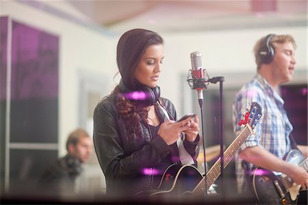 reflection, window - Young band in recoding studio Stock Photo - Premium Royalty-Free, Code: 649-07064121