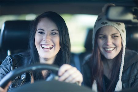 Two young women driving Stockbilder - Premium RF Lizenzfrei, Bildnummer: 649-07064232