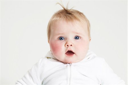 stunned - Portrait of baby girl with mouth opened Stock Photo - Premium Royalty-Free, Code: 649-07064504