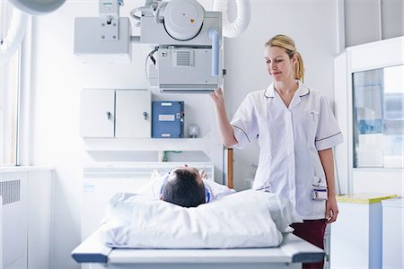 radiological - Radiologist scanning patient Photographie de stock - Premium Libres de Droits, Code: 649-07064690