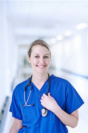 Portrait of doctor with stethoscope around neck Photographie de stock - Premium Libres de Droits, Code: 649-07064710