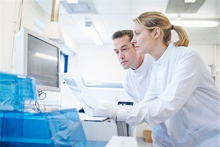 scientist - Researcher using computer Stock Photo - Premium Royalty-Free, Code: 649-07064745