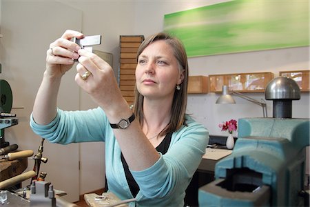 pintura (obra de arte) - Female goldsmith taking measurements in workshop Foto de stock - Sin royalties Premium, Código: 649-07064918