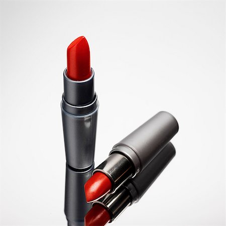 simsearch:649-07065032,k - Two red lipsticks Photographie de stock - Premium Libres de Droits, Code: 649-07065007