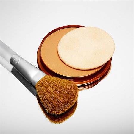 polvo facial - Blusher with make up brush Photographie de stock - Premium Libres de Droits, Code: 649-07065019