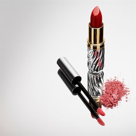 Lipstick, lipgloss and eyeshadow Stockbilder - Premium RF Lizenzfrei, Bildnummer: 649-07065010