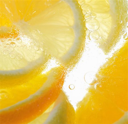 dieta sana - Orange wedges in bubbly water Foto de stock - Sin royalties Premium, Código: 649-07065049