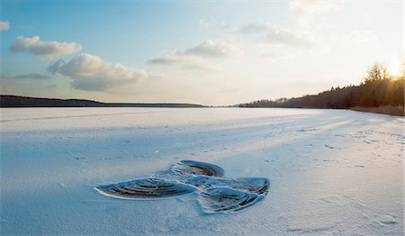 snow angel - Snow angel Stock Photo - Premium Royalty-Free, Code: 649-07062970