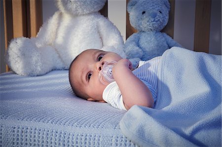 stuffed animal to baby - Baby boy and teddy bears in crib at night Stock Photo - Premium Royalty-Free, Code: 649-07063014