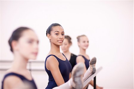 simsearch:6122-07700282,k - Teenage ballerinas practicing at the barre Foto de stock - Sin royalties Premium, Código: 649-07063719