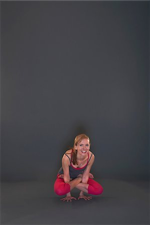 simsearch:649-07585531,k - Woman in yoga pose on grey background Stockbilder - Premium RF Lizenzfrei, Bildnummer: 649-07118191