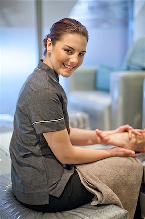 Portrait of masseur in spa treatment room Foto de stock - Sin royalties Premium, Código: 649-07118215