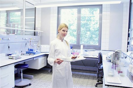 research and development lab - Scientist with tray looking at camera Stock Photo - Premium Royalty-Free, Code: 649-07118477