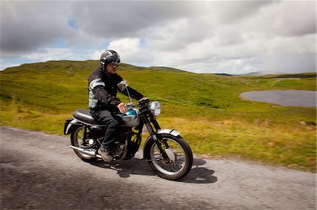 Senior male on motorbike on rural road Photographie de stock - Premium Libres de Droits, Code: 649-07118644