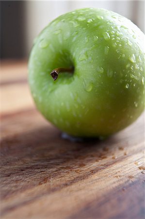 Fresh green apple Fotografie stock - Premium Royalty-Free, Codice: 649-07118916