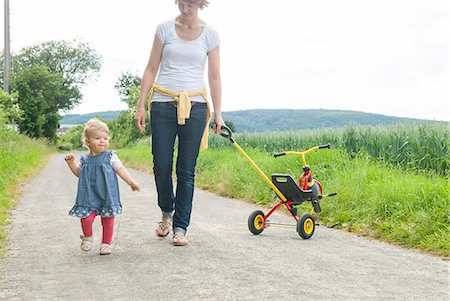 Mother and daughter walking down country road Stock Photo - Premium Royalty-Free, Code: 649-07118969