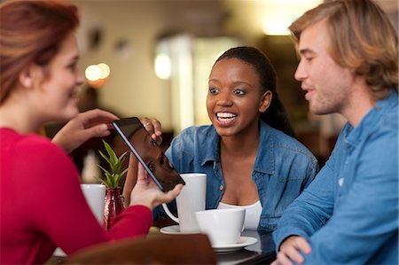 Group of friends in cafe having coffee Foto de stock - Sin royalties Premium, Código: 649-07119252