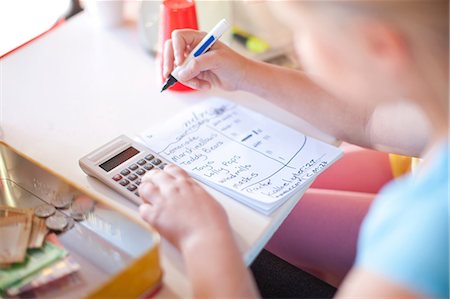 pictures of people counting money - Young girl adding profit from goods Photographie de stock - Premium Libres de Droits, Code: 649-07119289