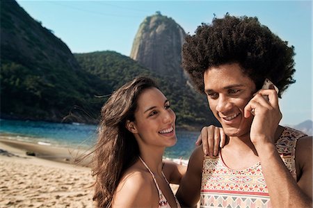 Couple on beach, man on cell phone, Rio de Janeiro, Brazil Stockbilder - Premium RF Lizenzfrei, Bildnummer: 649-07119345