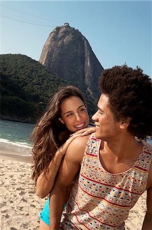 Couple on beach, Rio de Janeiro, Brazil Stockbilder - Premium RF Lizenzfrei, Bildnummer: 649-07119348