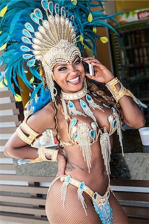 Samba dancer on cellphone, Rio De Janeiro, Brazil Photographie de stock - Premium Libres de Droits, Code: 649-07119522