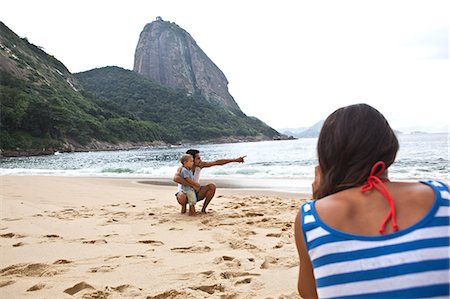 simsearch:649-07119384,k - Father and son on beach, Rio de Janeiro, Brazil Foto de stock - Sin royalties Premium, Código: 649-07119660