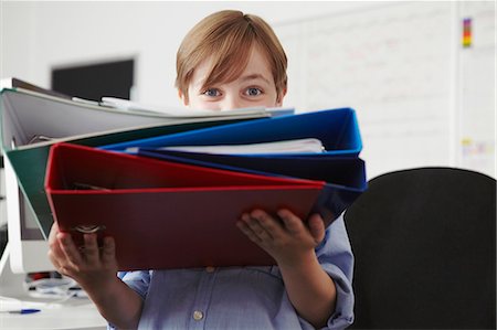 simsearch:649-06812233,k - Boy holding pile of ring binders Foto de stock - Sin royalties Premium, Código: 649-07119774