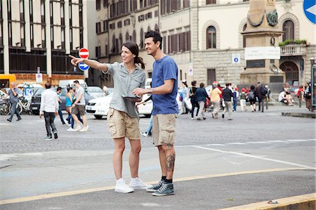 florencia - Young couple on city break, Florence, Tuscany, Italy Foto de stock - Sin royalties Premium, Código: 649-07238552