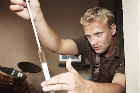 Man working at brewery Stockbilder - Premium RF Lizenzfrei, Bildnummer: 649-07238705