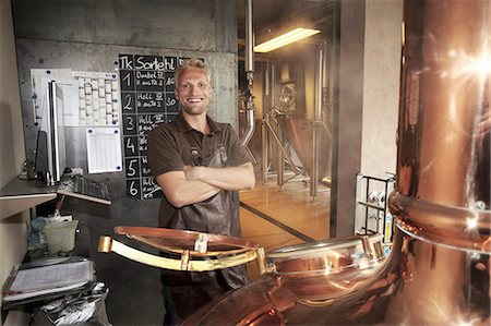 fábrica de cerveza - Man working at brewery Foto de stock - Sin royalties Premium, Código: 649-07238706