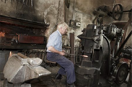 Blacksmith at work Photographie de stock - Premium Libres de Droits, Code: 649-07238722