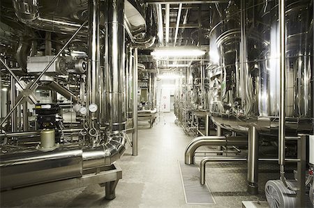 steel - Machinery in a brewery Foto de stock - Sin royalties Premium, Código: 649-07238734