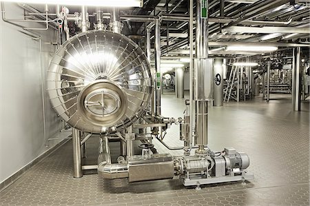 Machinery in a brewery Photographie de stock - Premium Libres de Droits, Code: 649-07238736