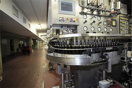 Beer bottling machine in brewery Stock Photo - Premium Royalty-Free, Code: 649-07238731