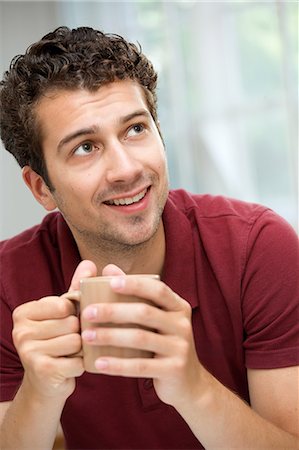 Young man taking coffee break Photographie de stock - Premium Libres de Droits, Code: 649-07238895