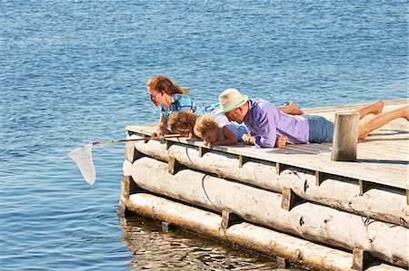 explorer - Family fishing on pier, Utvalnas, Gavle, Sweden Photographie de stock - Premium Libres de Droits, Code: 649-07238980