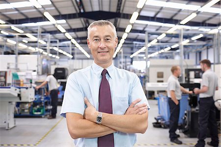 engineer standing with arms crossed - Portrait of manager in engineering factory Photographie de stock - Premium Libres de Droits, Code: 649-07239348