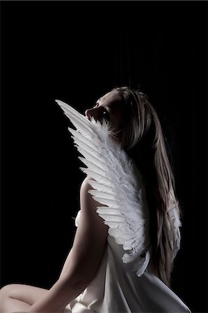 fantasme - Studio portrait of graceful woman wearing angel wings Photographie de stock - Premium Libres de Droits, Code: 649-07239399