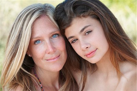 parent and teen portrait - Portrait of mother and daughter Photographie de stock - Premium Libres de Droits, Code: 649-07239581