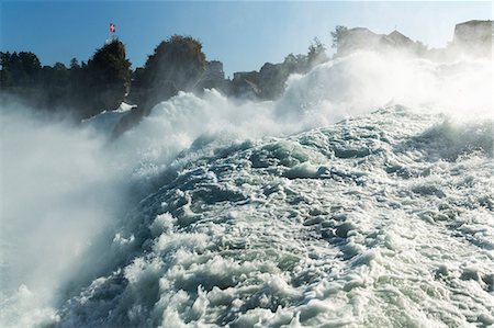 suiza - River Rhine waterfalls, Schaffausen, Canton Schaffaus, Switzerland Photographie de stock - Premium Libres de Droits, Code: 649-07239636