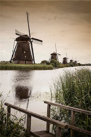 Windmills and canal, Kinderdijk, Olanda, Amsterdam Photographie de stock - Premium Libres de Droits, Code: 649-07239643