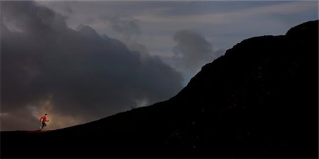 scherenschnitt - Young man running up silhouetted mountain Stockbilder - Premium RF Lizenzfrei, Bildnummer: 649-07239865