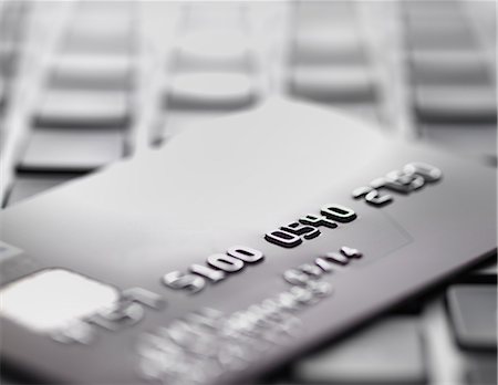finanzierung - Credit card on laptop to illustrate internet shopping and internet fraud Stockbilder - Premium RF Lizenzfrei, Bildnummer: 649-07279539
