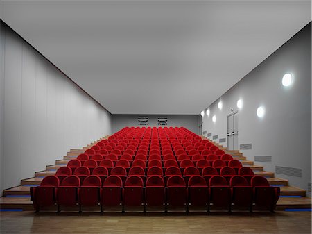 simsearch:6113-07159399,k - Red chairs in empty auditorium Photographie de stock - Premium Libres de Droits, Code: 649-07279684