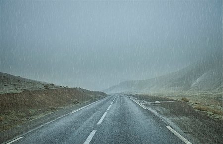 desolado - Road in rain, Atlas Mountains, Morocco Foto de stock - Sin royalties Premium, Código: 649-07279732
