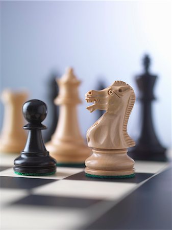 Chess game, player preparing to check mate Fotografie stock - Premium Royalty-Free, Codice: 649-07279760