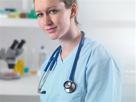 friendly portrait - Health worker consulting with patient in hospital Foto de stock - Sin royalties Premium, Código: 649-07279778