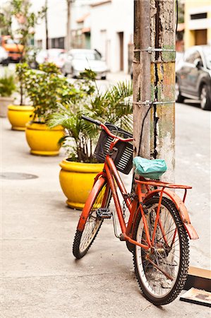 Bike on Street, Rio de Janeiro, Brazil Foto de stock - Sin royalties Premium, Código: 649-07279875